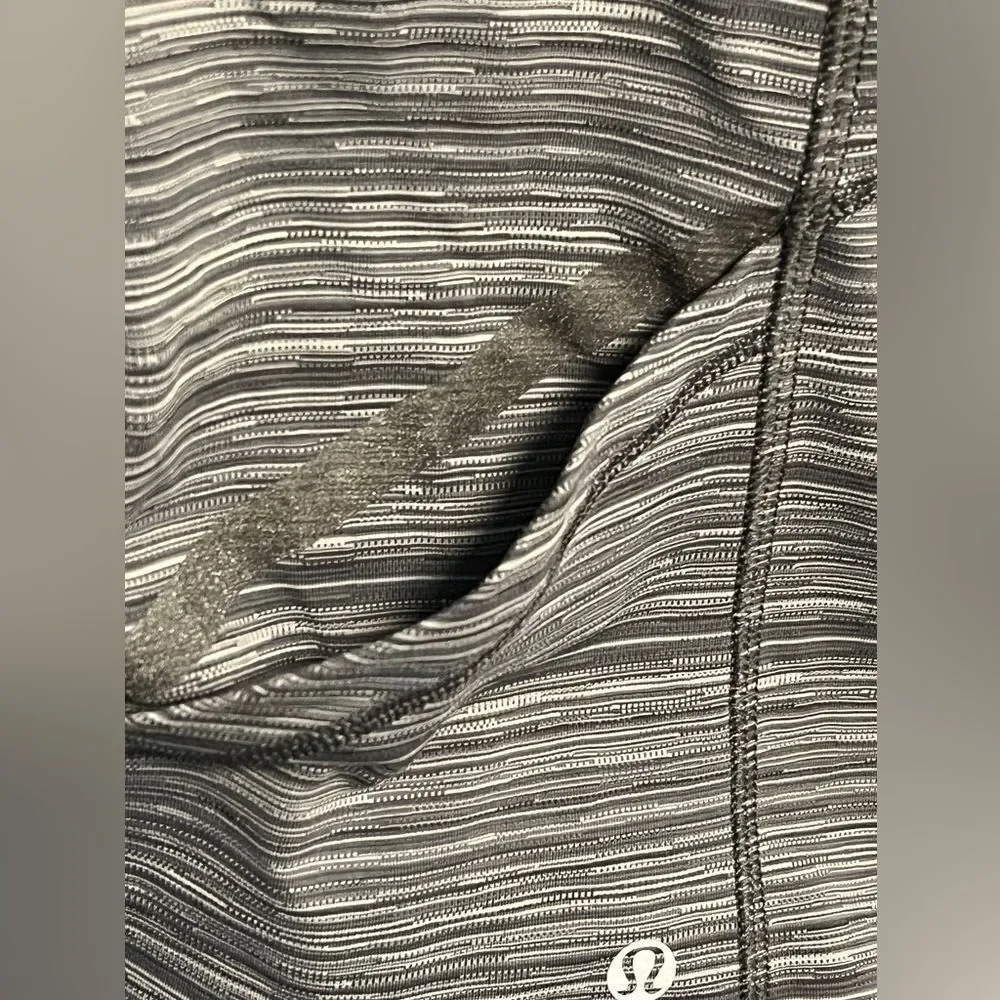 Lululemon Stripe Biker Running Shorts Sz 6 Small